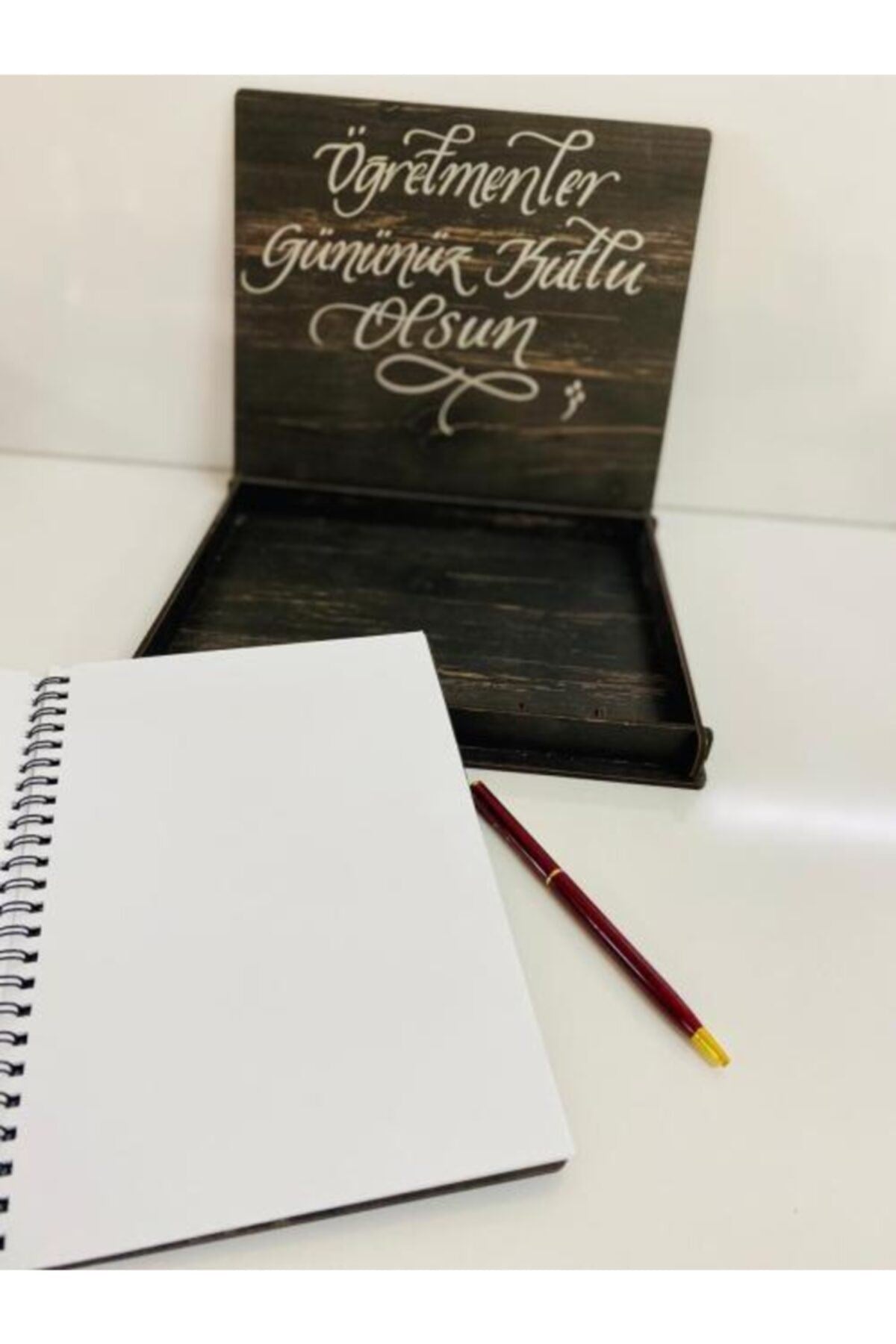 Öğretmenler Gününe Özel Tasarımlı Ahşap Defter Ve Kalem Kutusu Seti