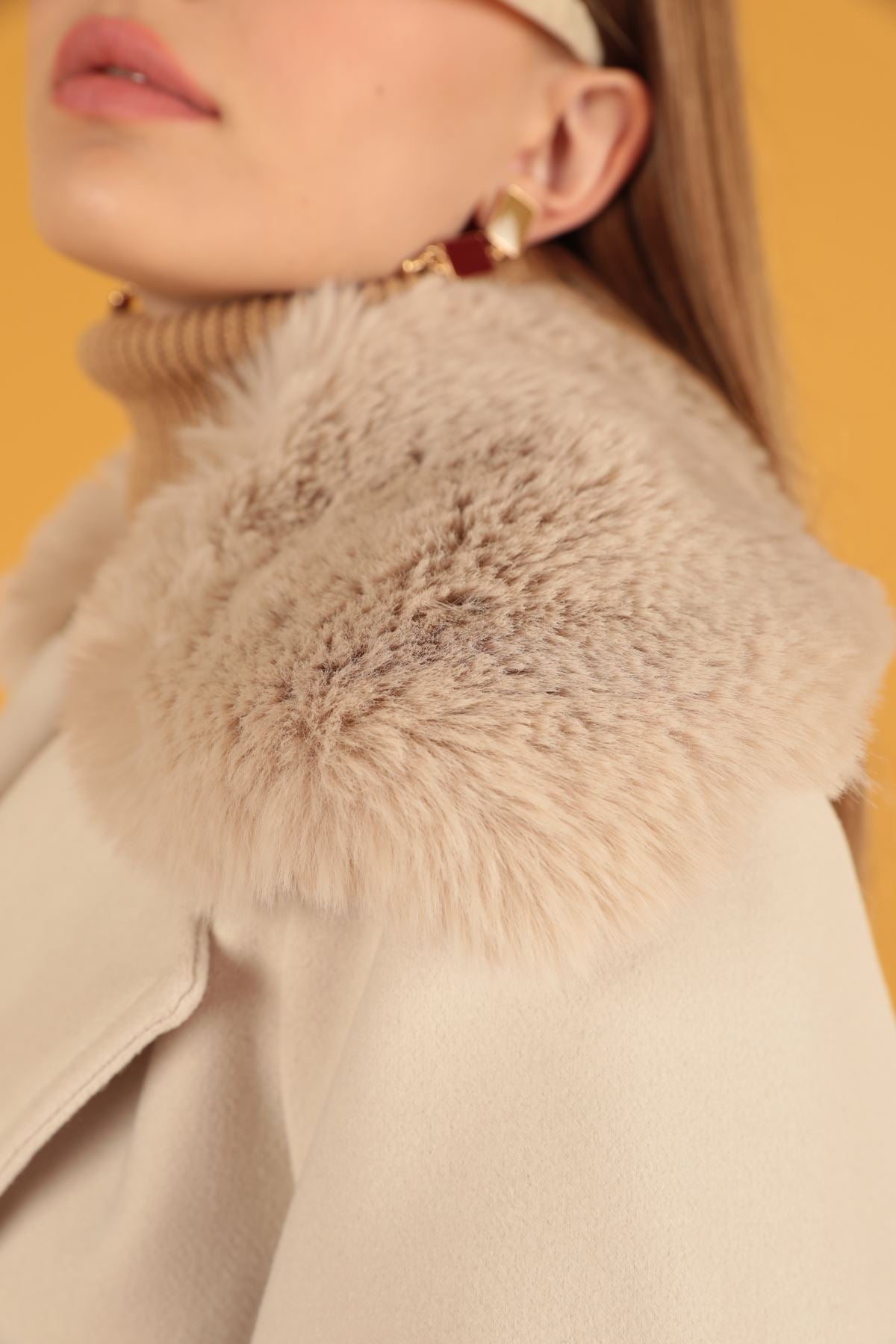 Kürk Detay Kadın Ekru Kaşe Kaban