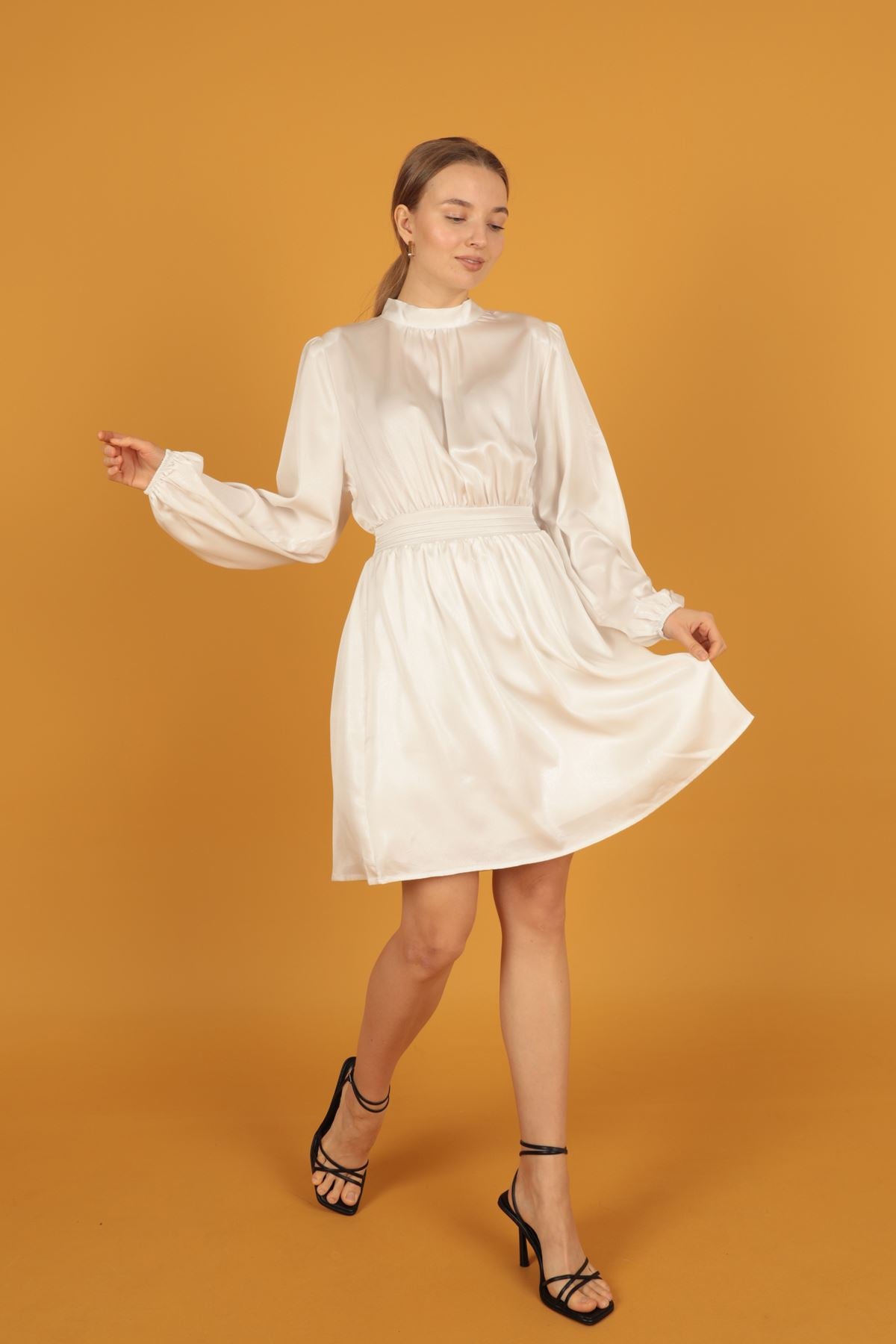 Simli Saten Büzgü Detay Elbise-Beyaz