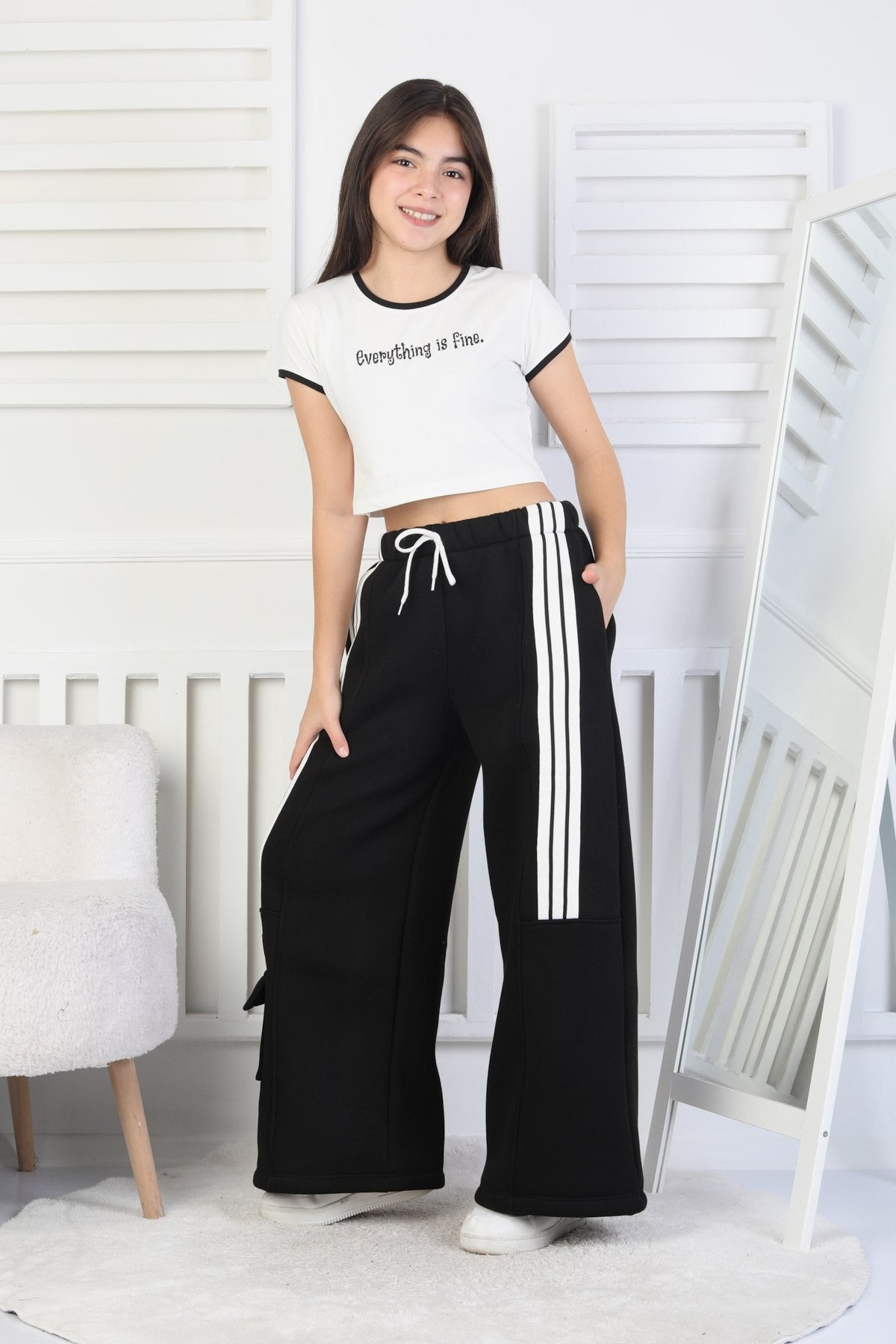 Üç İplik Şardonlu Çep Detaylı Bol Paça Kız Çocuk Eşofman Altı