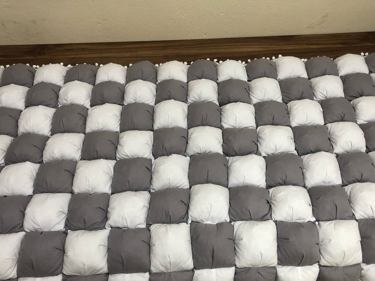 GRİ-BEYAZ 40 YAMA BEBEK YORGANI , BEBEK MİNDERİ