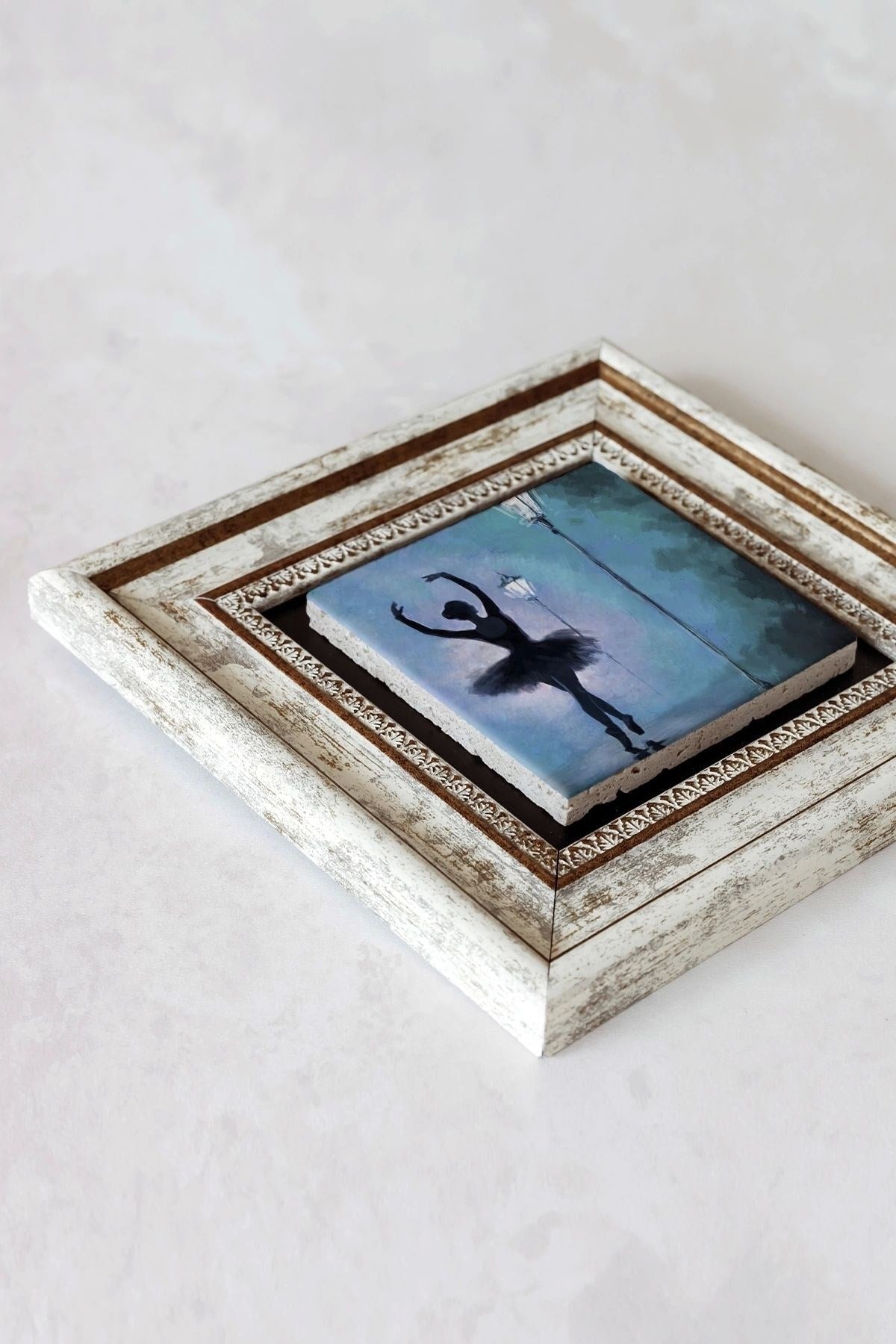 Balerin Kız Çerçeveli Taş Tablo , Çerçeveli Taş Duvar Dekoru-enkcrcvtbl-00114 20 cm