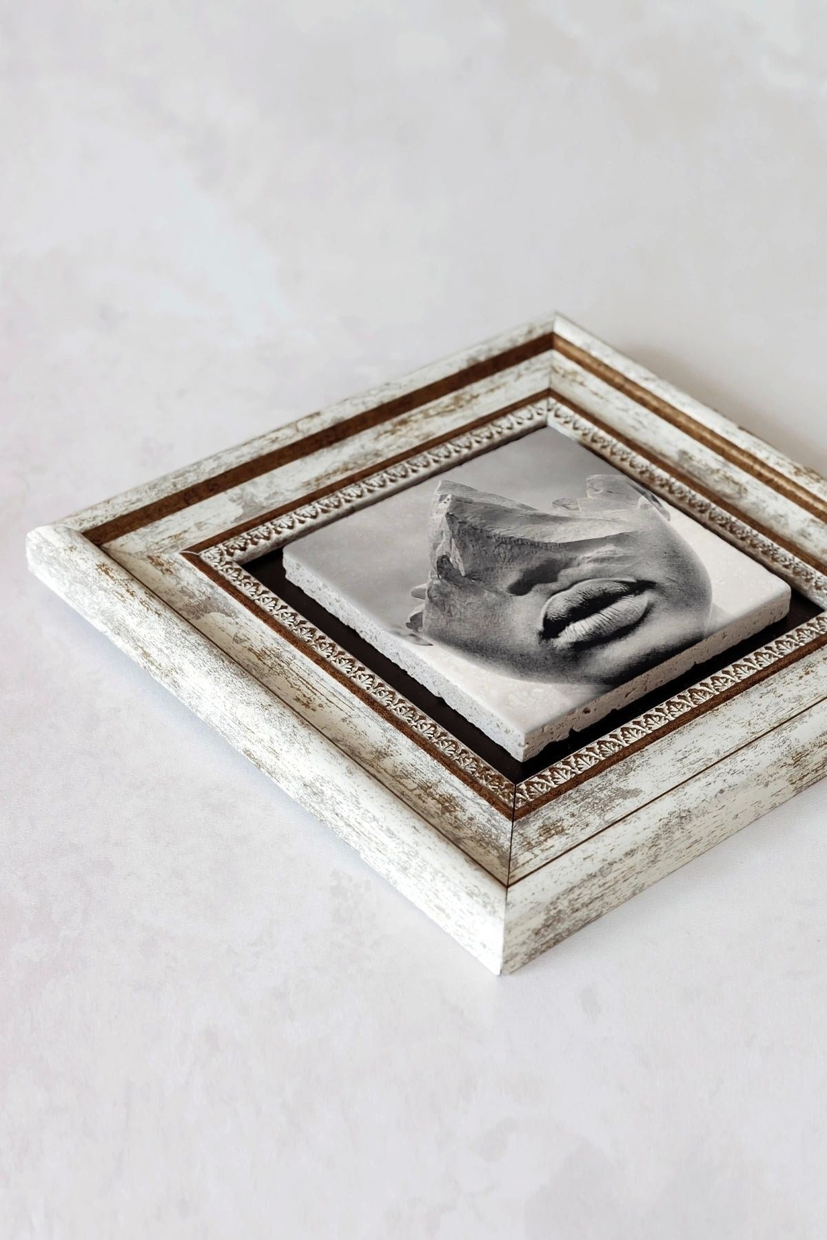 Kadın Çerçeveli Taş Tablo , Çerçeveli Taş Duvar Dekoru-enkcrcvtbl-00157 20 cm