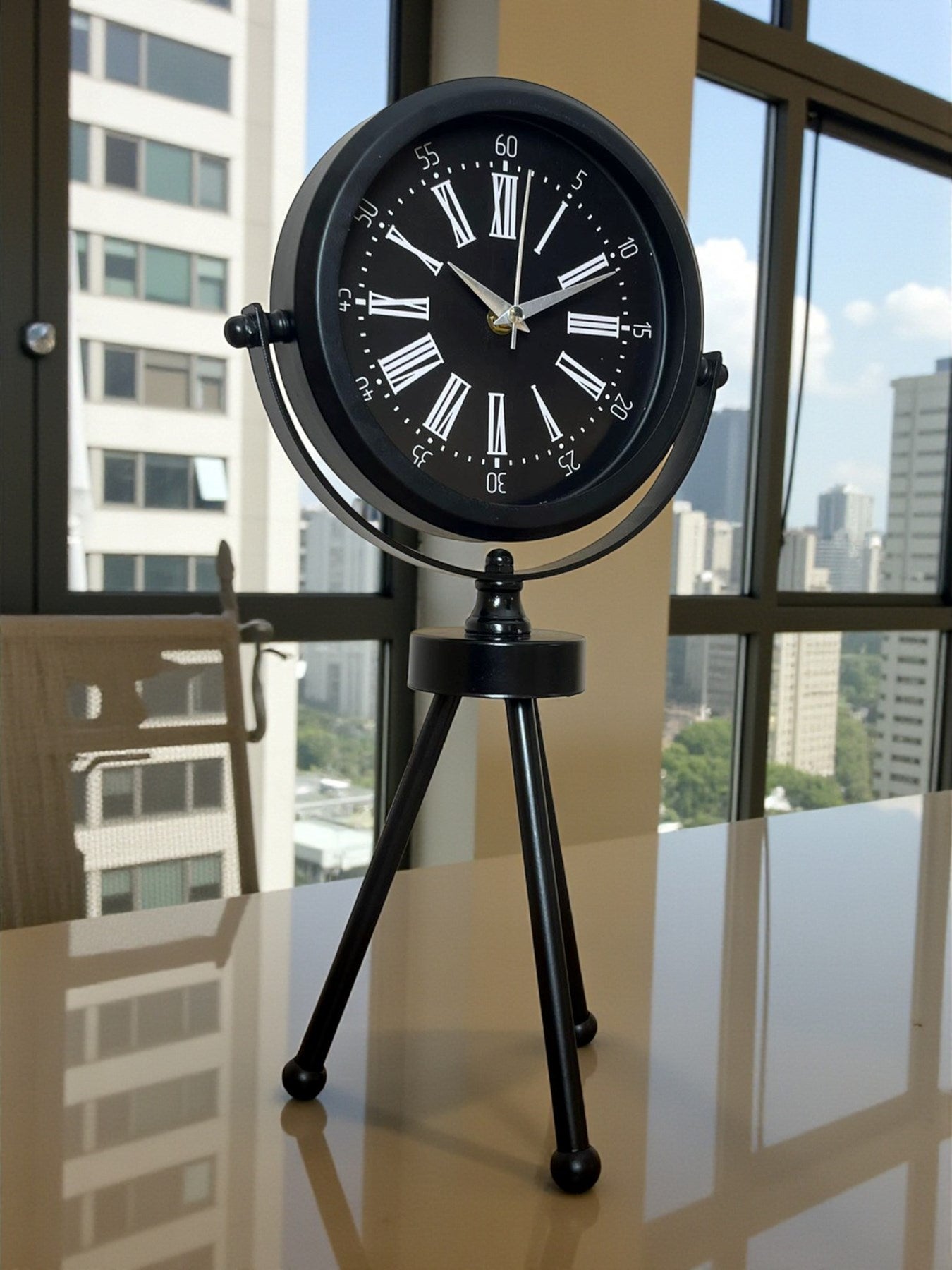 Zentime Siyah Zarif Üç Ayaklı Masa Saati