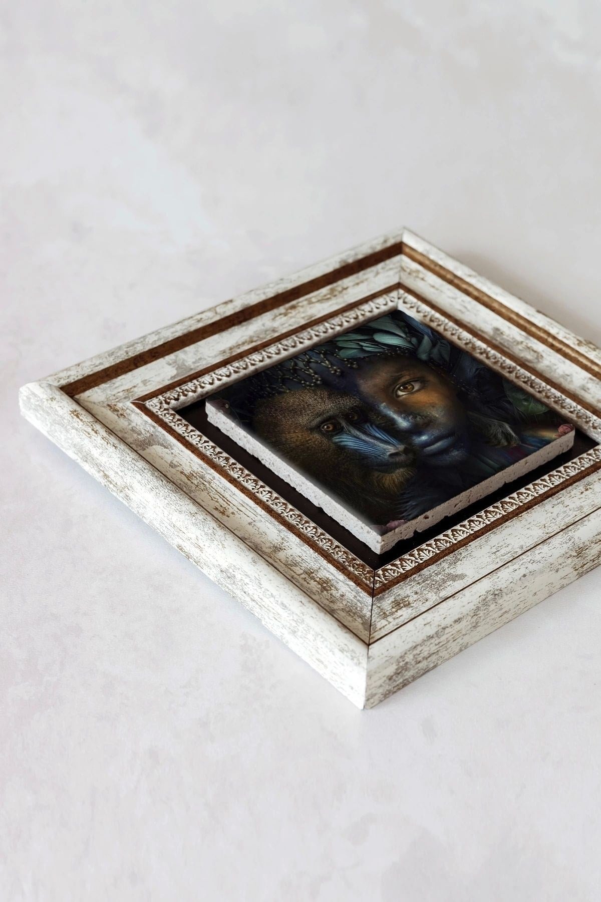 Afrikalı Kadın Çerçeveli Taş Tablo , Çerçeveli Taş Duvar Dekoru-enkcrcvtbl-00192 20 cm