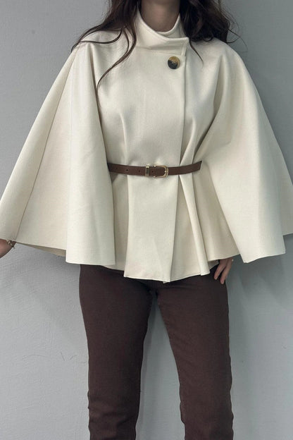 HAKİM YAKA KEMER DETAYLI KAŞE PANÇO