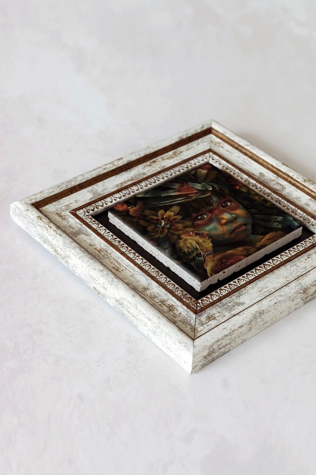 Afrikalı Çocuk Çerçeveli Taş Tablo , Çerçeveli Taş Duvar Dekoru-enkcrcvtbl-00193 20 cm