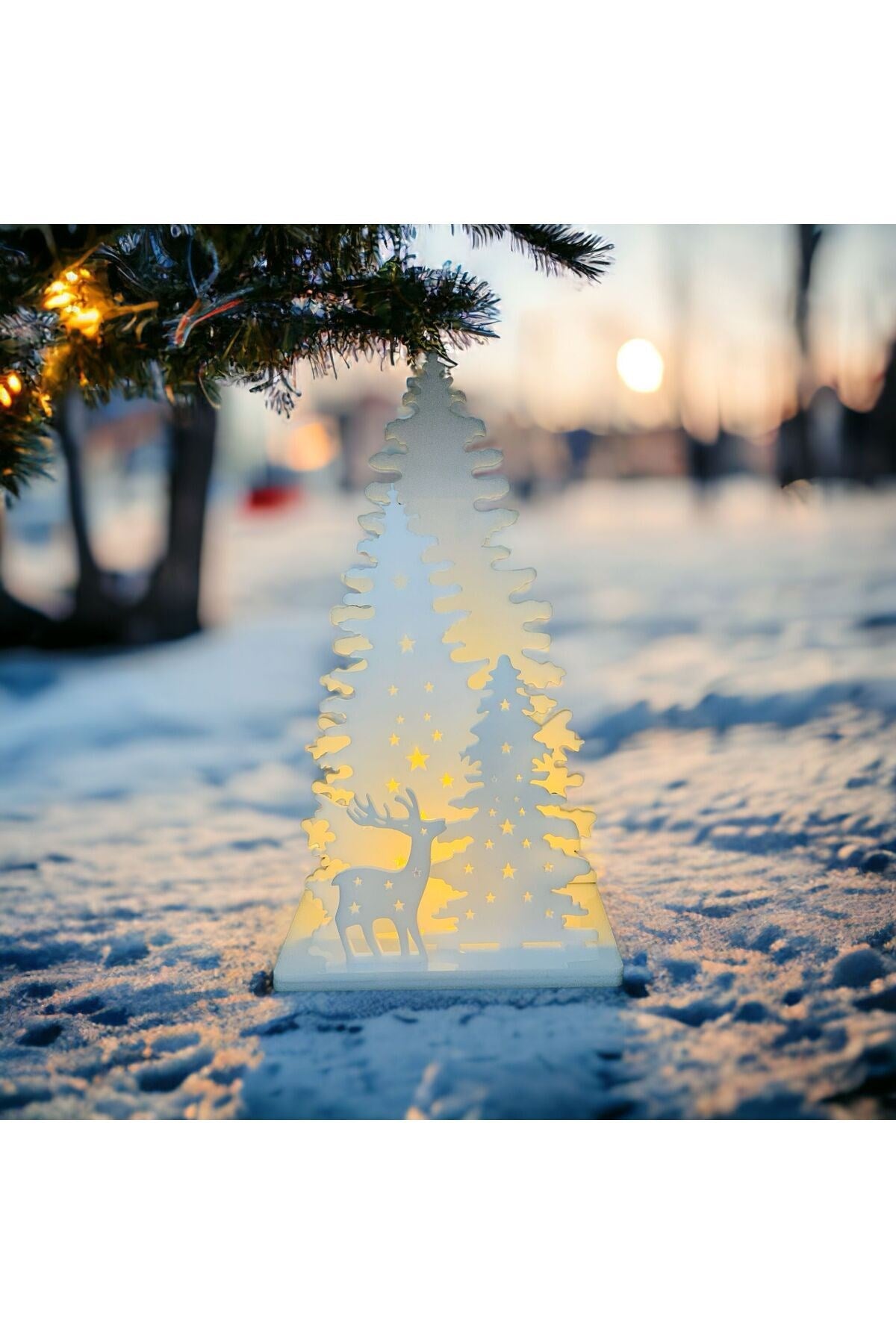 Işıklı Beyaz Yılbaşı Ağacı Geyikli Pleksi Masa Dekorasyonu Noel Süsü 20 Cm