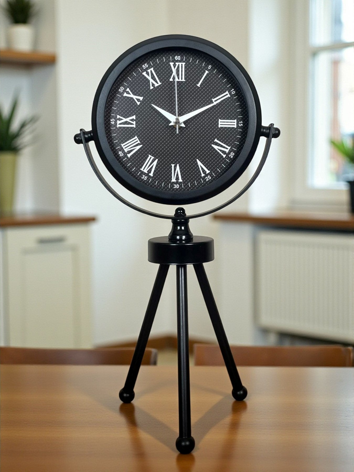 Zentime Siyah Zarif Üç Ayaklı Masa Saati