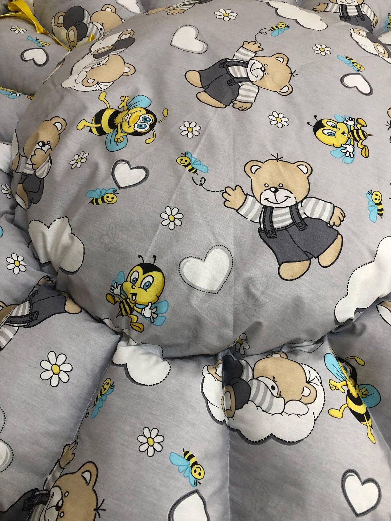 GRİ-AYICIK DESENLİ BEBEK YATAĞI , OYUN MİNDERİ