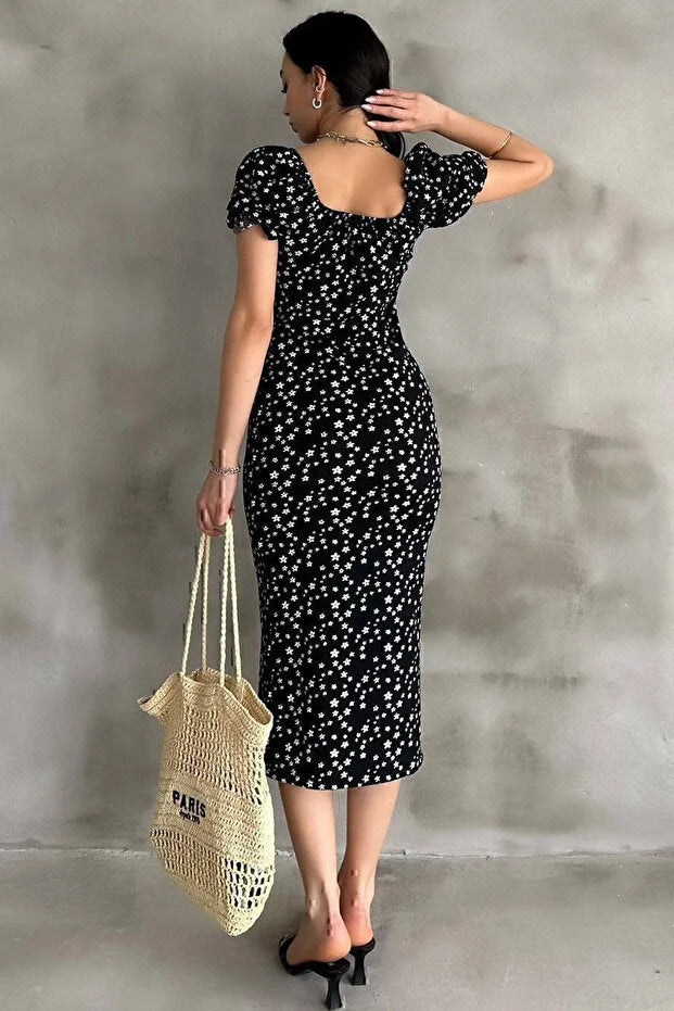 Lastikli U Kare Yakalı Kısa Kollu Fit Kalıp Kurdelalı Likralı Çiçek Desen Yırtmaçlı Diz Altı Elbise