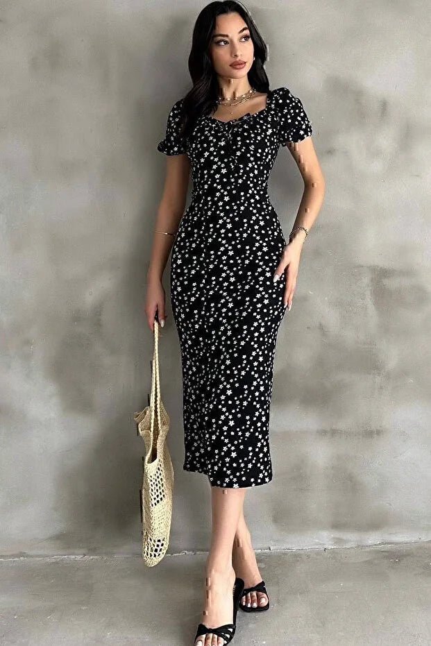 Lastikli U Kare Yakalı Kısa Kollu Fit Kalıp Kurdelalı Likralı Çiçek Desen Yırtmaçlı Diz Altı Elbise