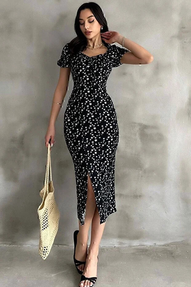 Lastikli U Kare Yakalı Kısa Kollu Fit Kalıp Kurdelalı Likralı Çiçek Desen Yırtmaçlı Diz Altı Elbise