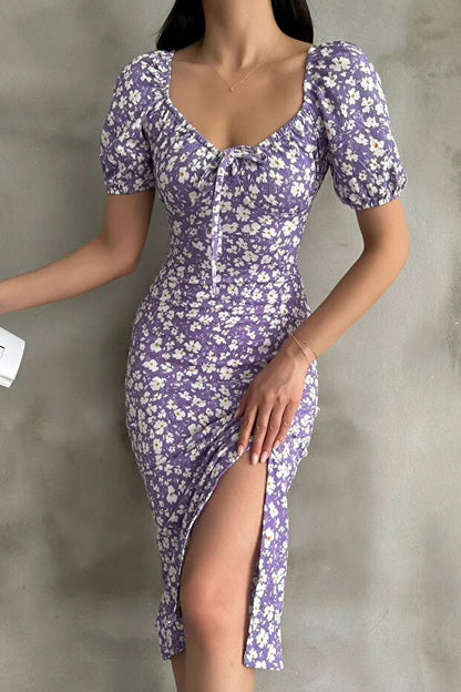 Lastikli U Kare Yakalı Kısa Kollu Fit Kalıp Kurdelalı Likralı Çiçek Desen Yırtmaçlı Diz Altı Elbise