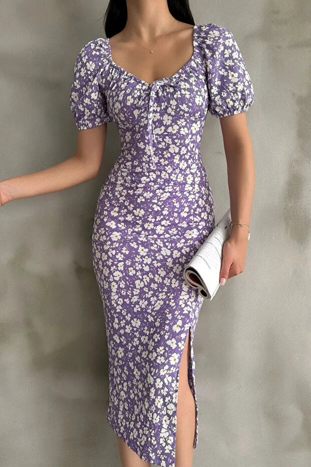 Lastikli U Kare Yakalı Kısa Kollu Fit Kalıp Kurdelalı Likralı Çiçek Desen Yırtmaçlı Diz Altı Elbise