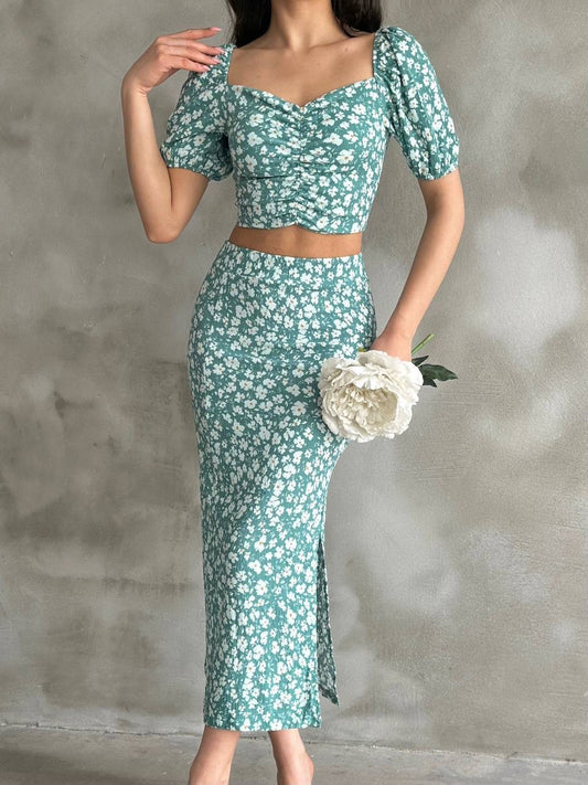 Kadın Yeşil Çiçek Desenli Yırtmaçlı Etekli Crop Bluz İkili Takım