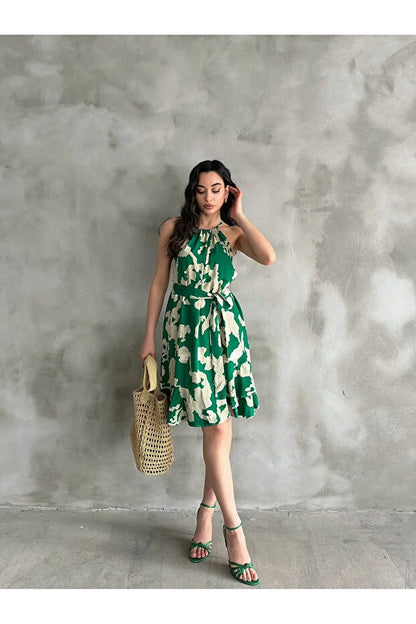 Halter Yaka Kuşaklı Diz Boyu Desenli Elbise - Yeşil