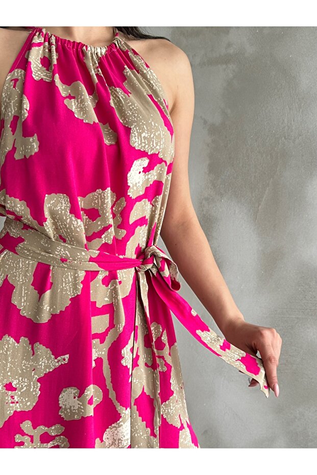 Kadın Pembe Bej Desenli Halter Yaka Kuşaklı Yazlık Elbise