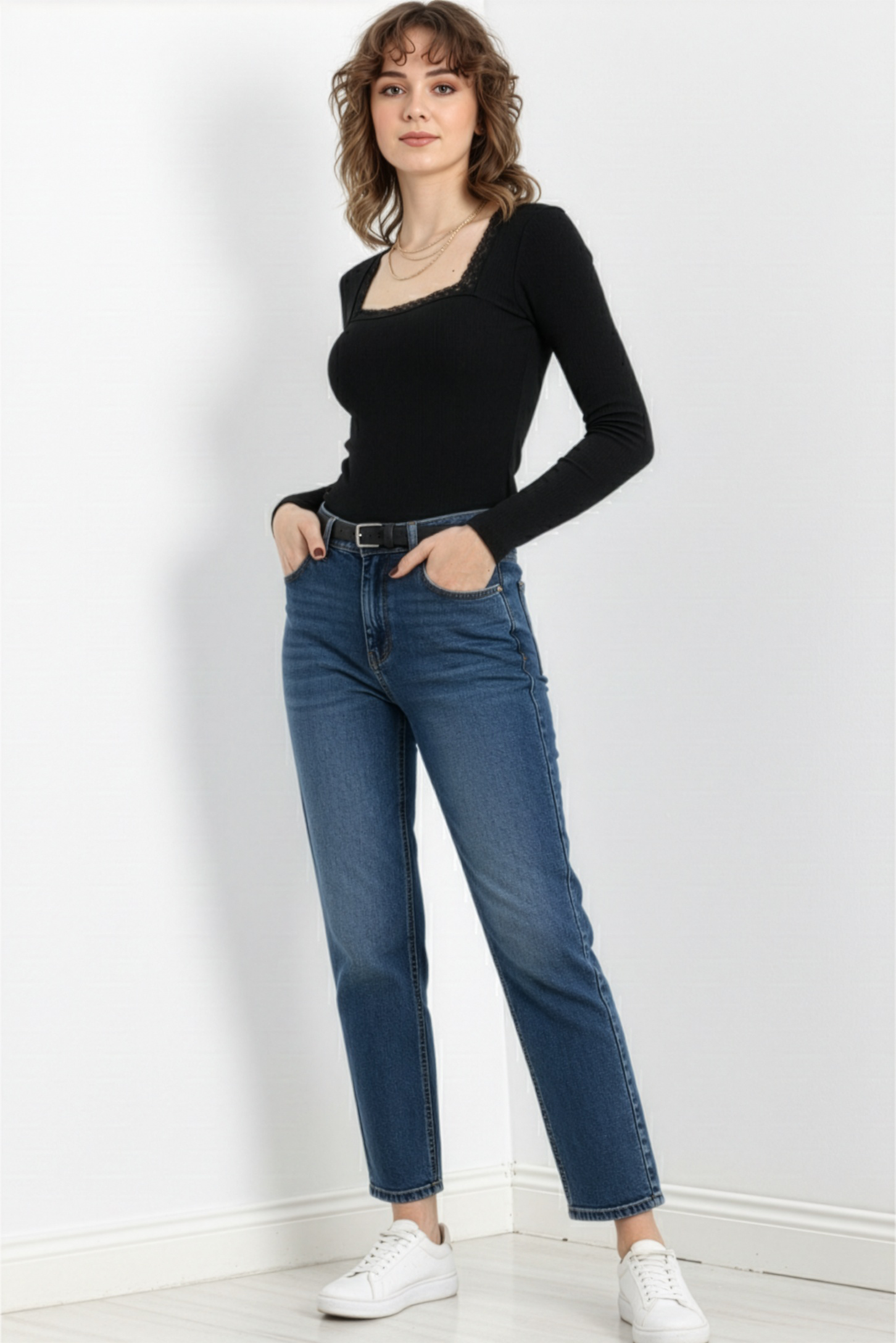 Kare Yaka Dantelli Kaşkorse Bluz - Siyah