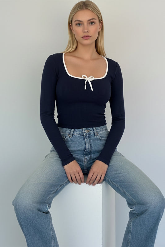 Kare Yaka Kurdele Detay Kaşkorse Bluz - Lacivert