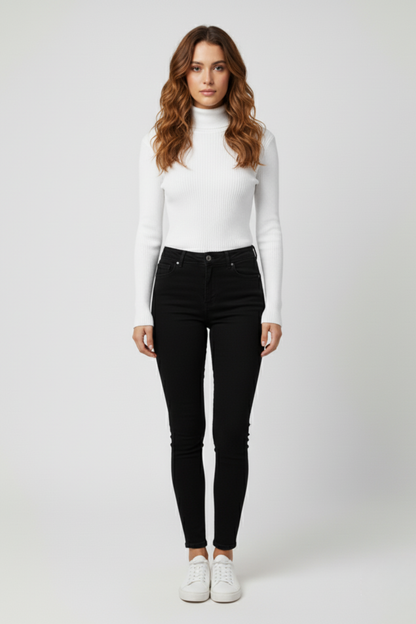 Kadın Beyaz Boğazlı Triko Kazak