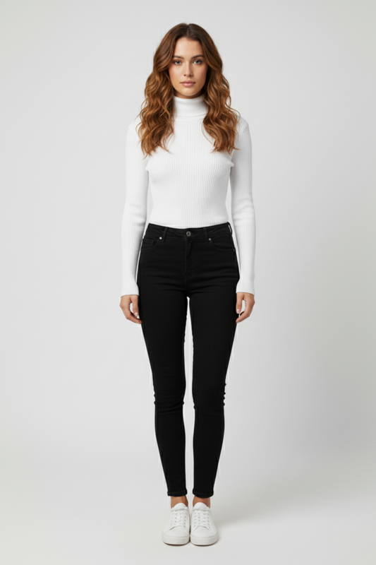 Kadın Beyaz Boğazlı Triko Kazak