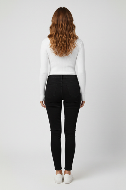 Kadın Beyaz Boğazlı Triko Kazak