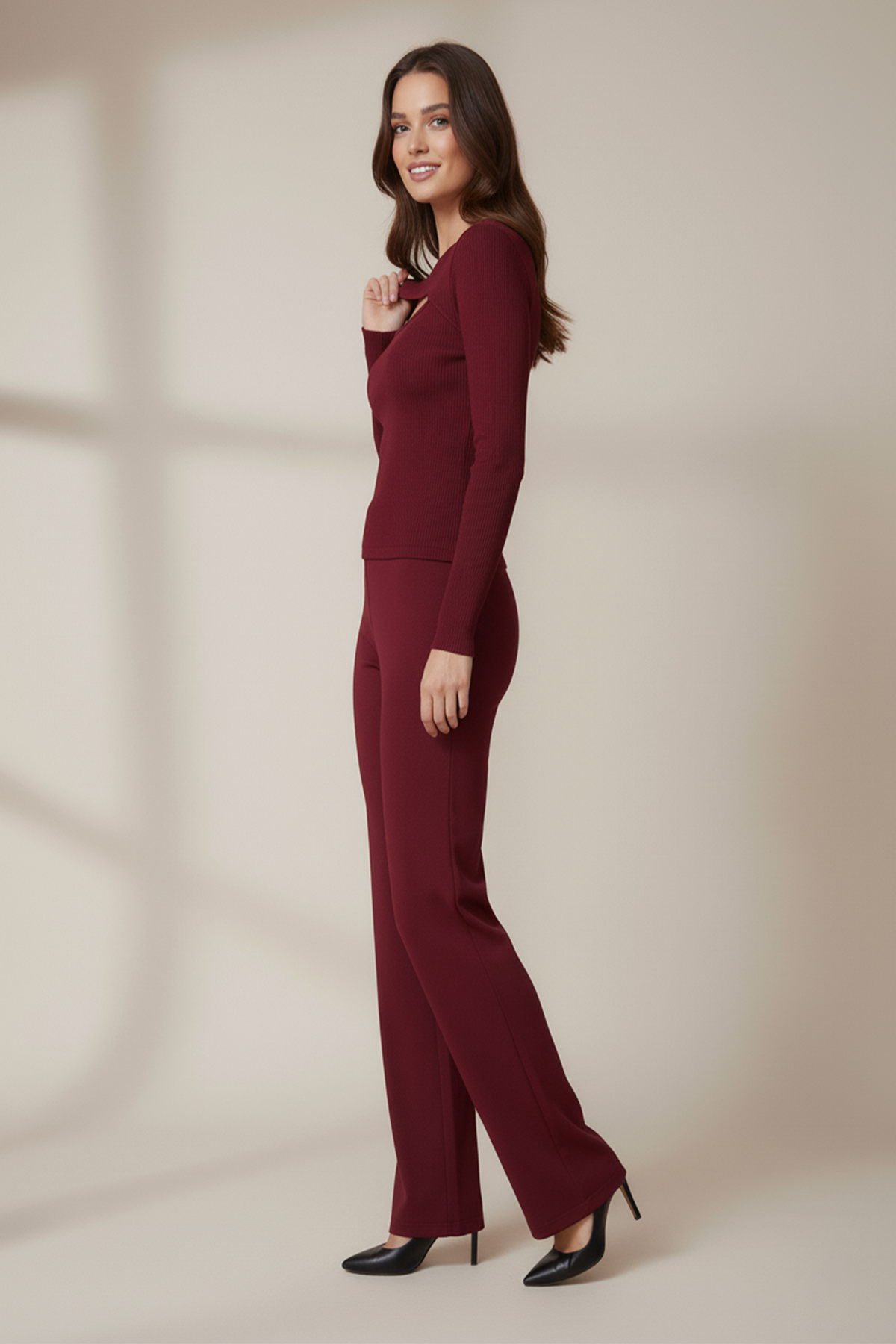 Kadın Kırmızı Göğüs Pencere İkili Takım