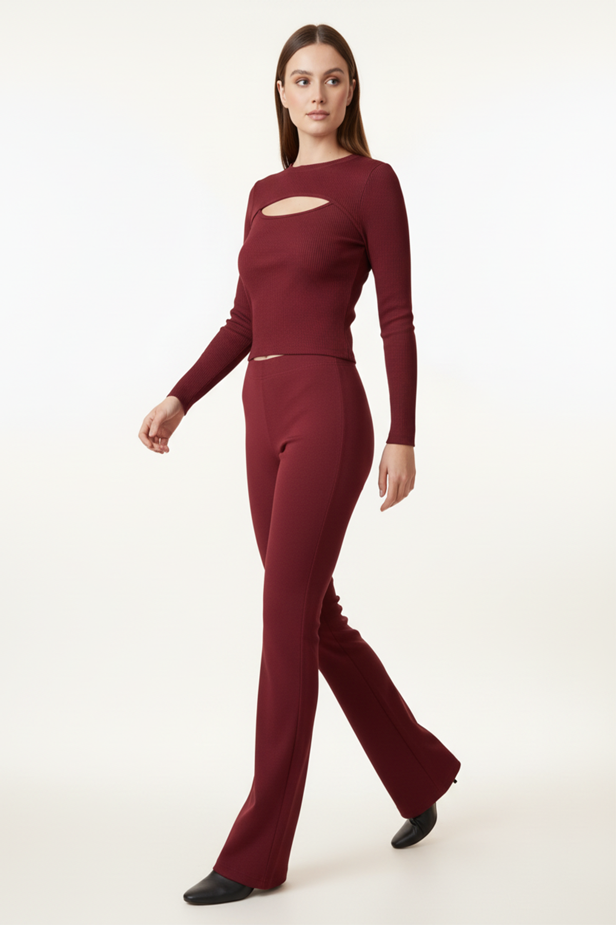 Kadın Kırmızı Göğüs Pencere İkili Takım