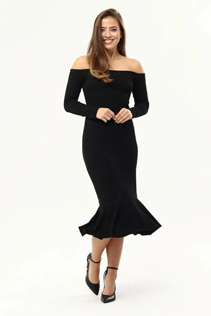 Kadın Siyah Omuzlar Açık Eteği Volanlı Elbise