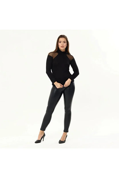 Kadın Siyah Omuzlar Tüllü Boğazlı Bluz