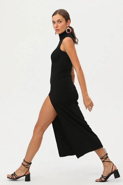 Kadın Siyah Boğazlı Kolsuz Yırtmaçlı Maxi Elbise
