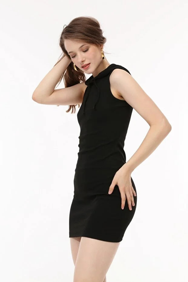 Kadın Siyah Kapüşonlu Örme Elbise