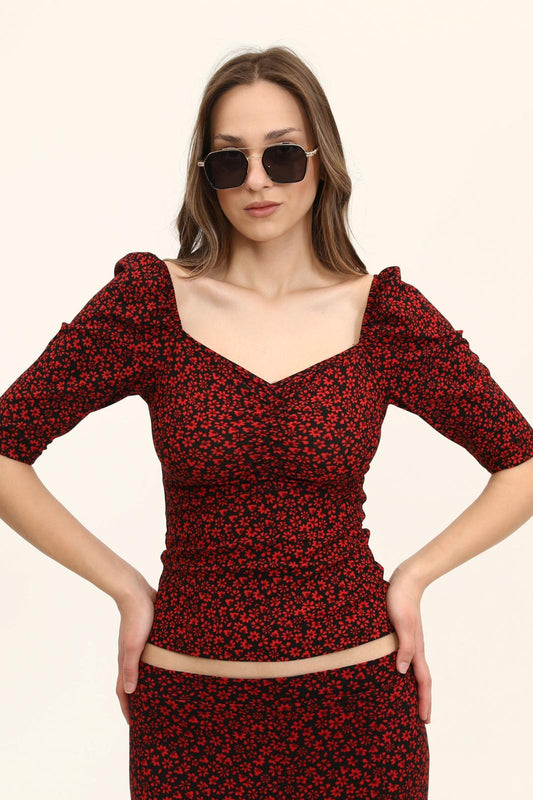 Kırmızı Çiçek Desenli Kalp Yaka Büzgülü Bluz