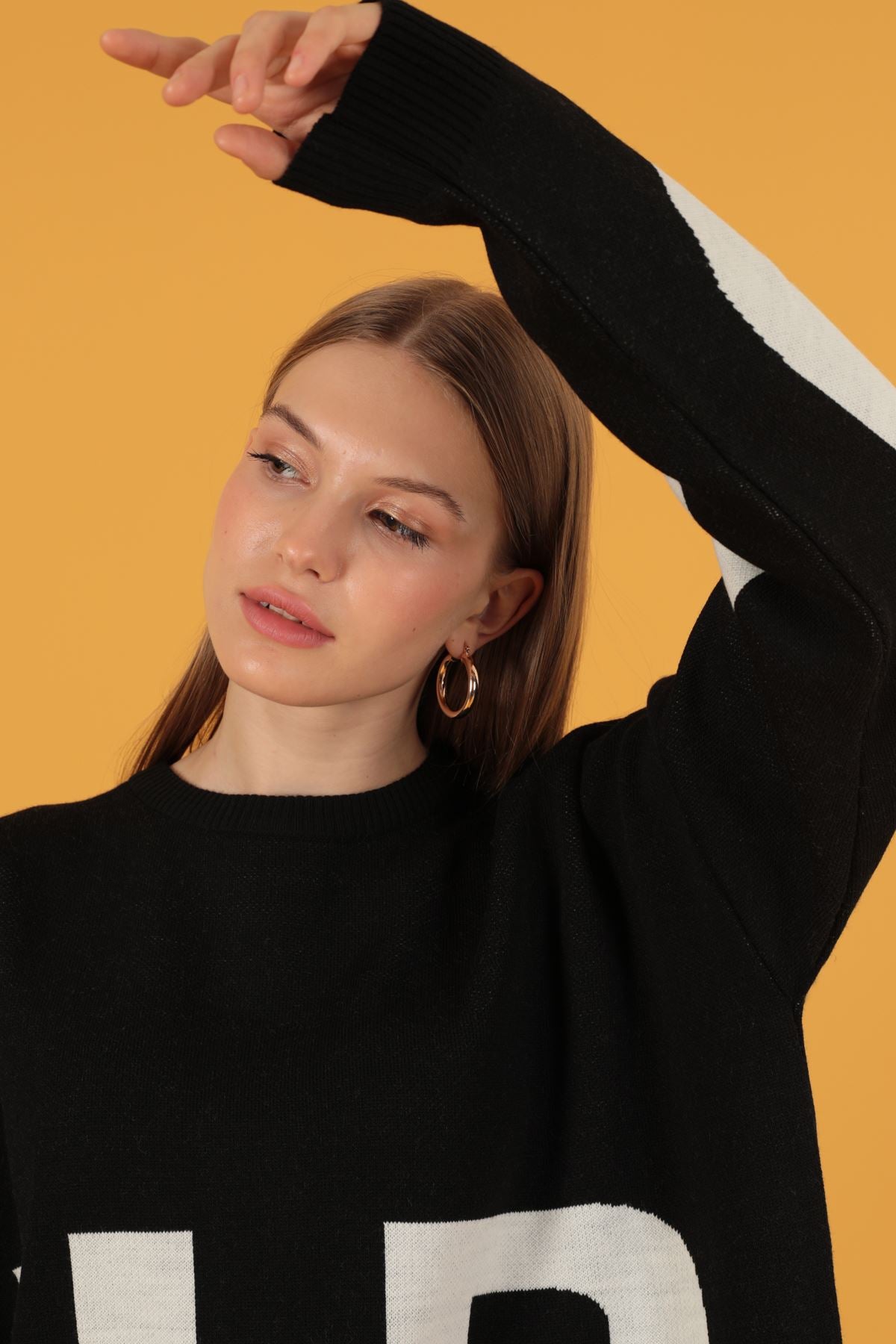 Triko Kumaş UP Yazılı Kadın Kazak-Siyah