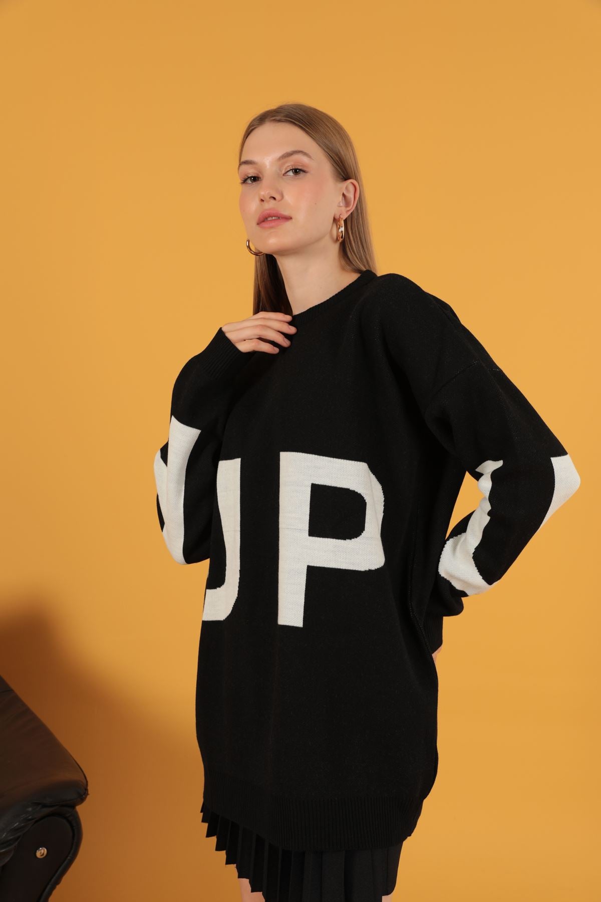 Triko Kumaş UP Yazılı Kadın Kazak-Siyah