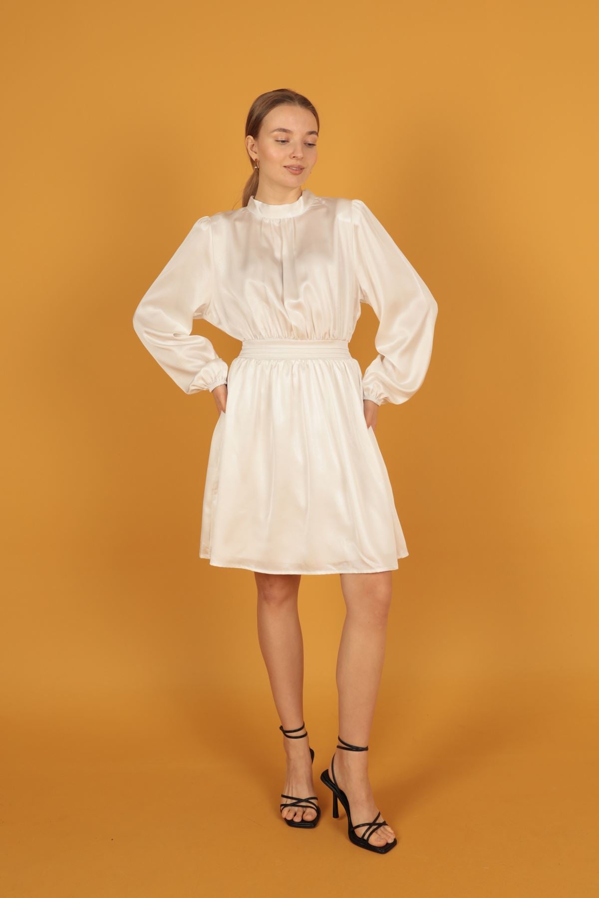 Simli Saten Büzgü Detay Elbise-Beyaz