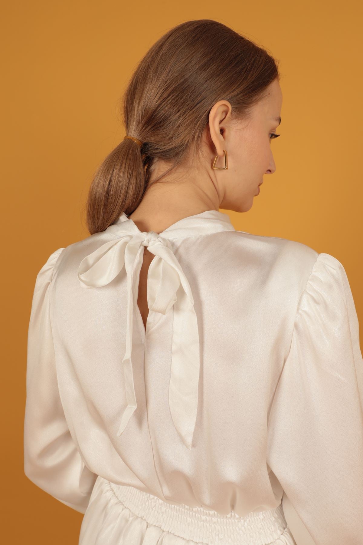 Simli Saten Büzgü Detay Elbise-Beyaz