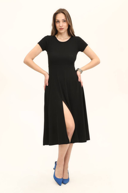 Kadın Siyah Belden Oturma Eteği Yırtmaçlı Salaş Elbise