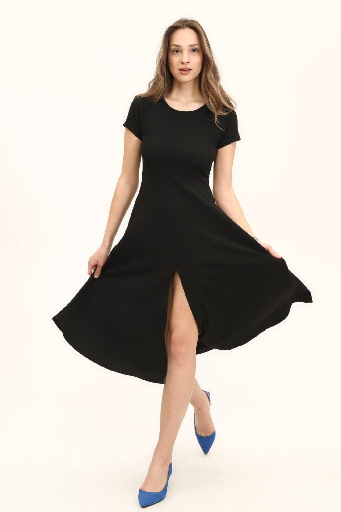 Kadın Siyah Belden Oturma Eteği Yırtmaçlı Salaş Elbise