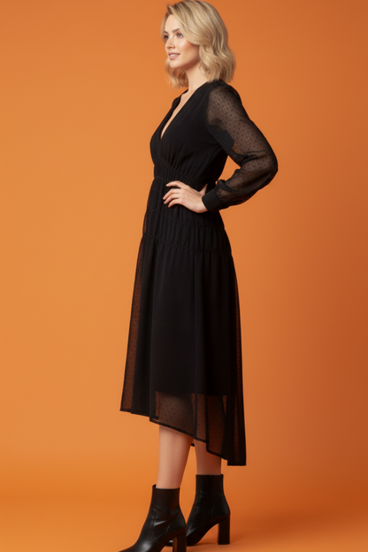 Siyah Tül Detaylı Büzgülü V Yaka Midi Elbise