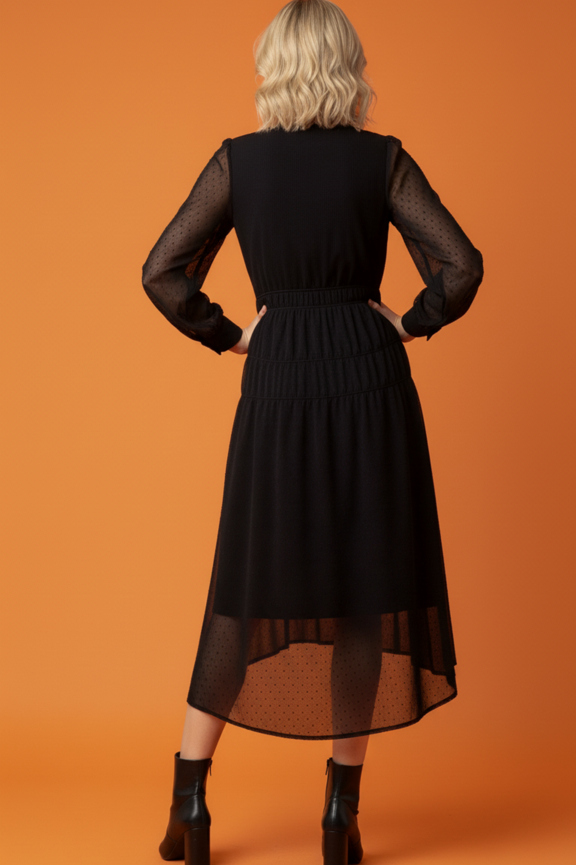 Siyah Tül Detaylı Büzgülü V Yaka Midi Elbise