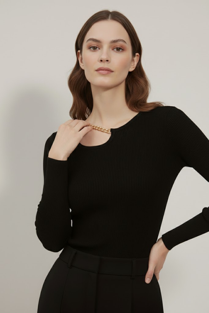 Kadın Siyah Pamuklu Kaşkorse Zincir Detaylı Pencere Yaka Cut Out Slim Fit Esnek Bluz