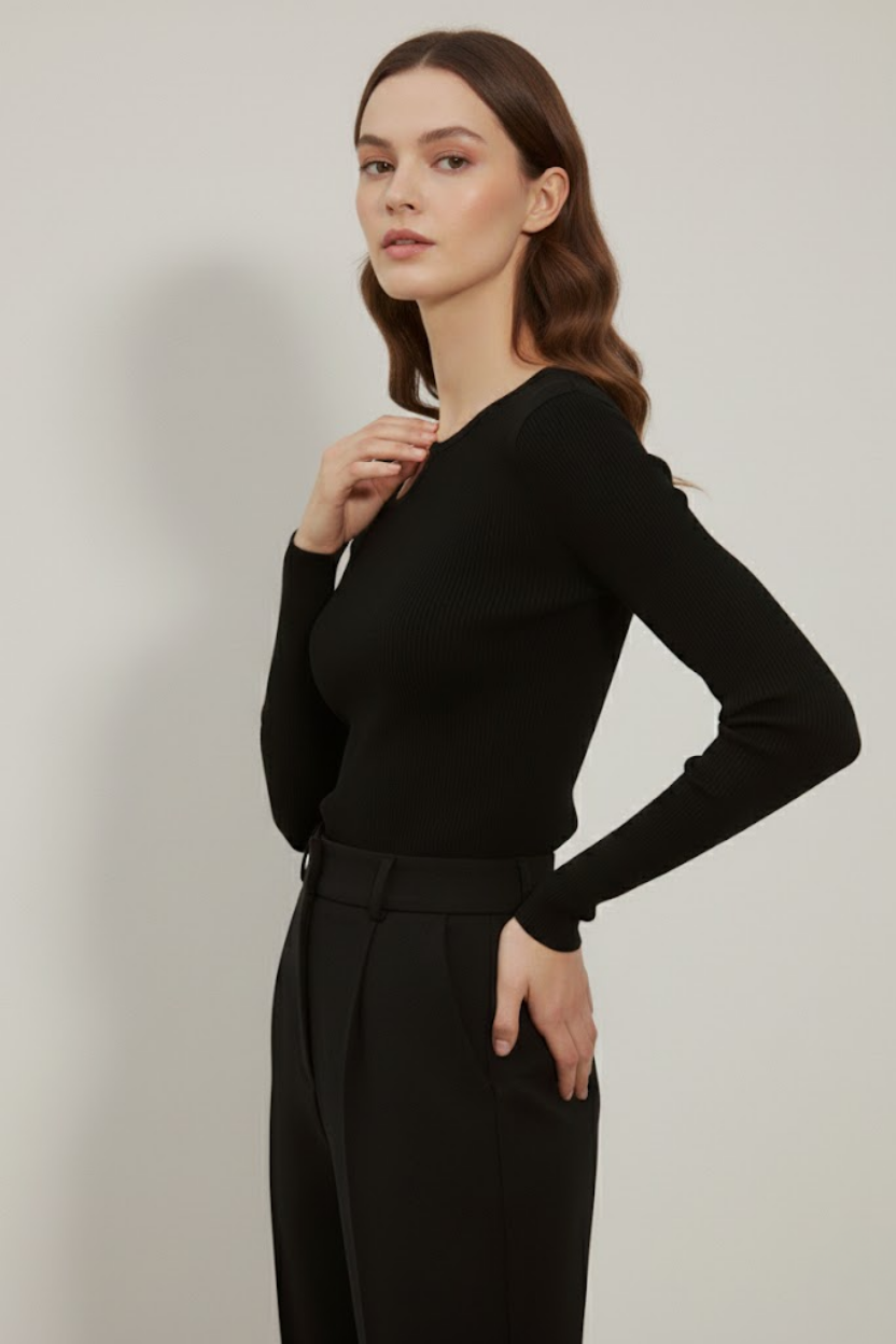 Kadın Siyah Pamuklu Kaşkorse Zincir Detaylı Pencere Yaka Cut Out Slim Fit Esnek Bluz