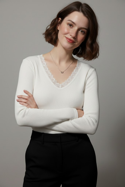 Kadın Beyaz Pamuklu Kaşkorse Dantelli V Yaka Ön Arka Dekolteli Slim Fit Esnek Bluz