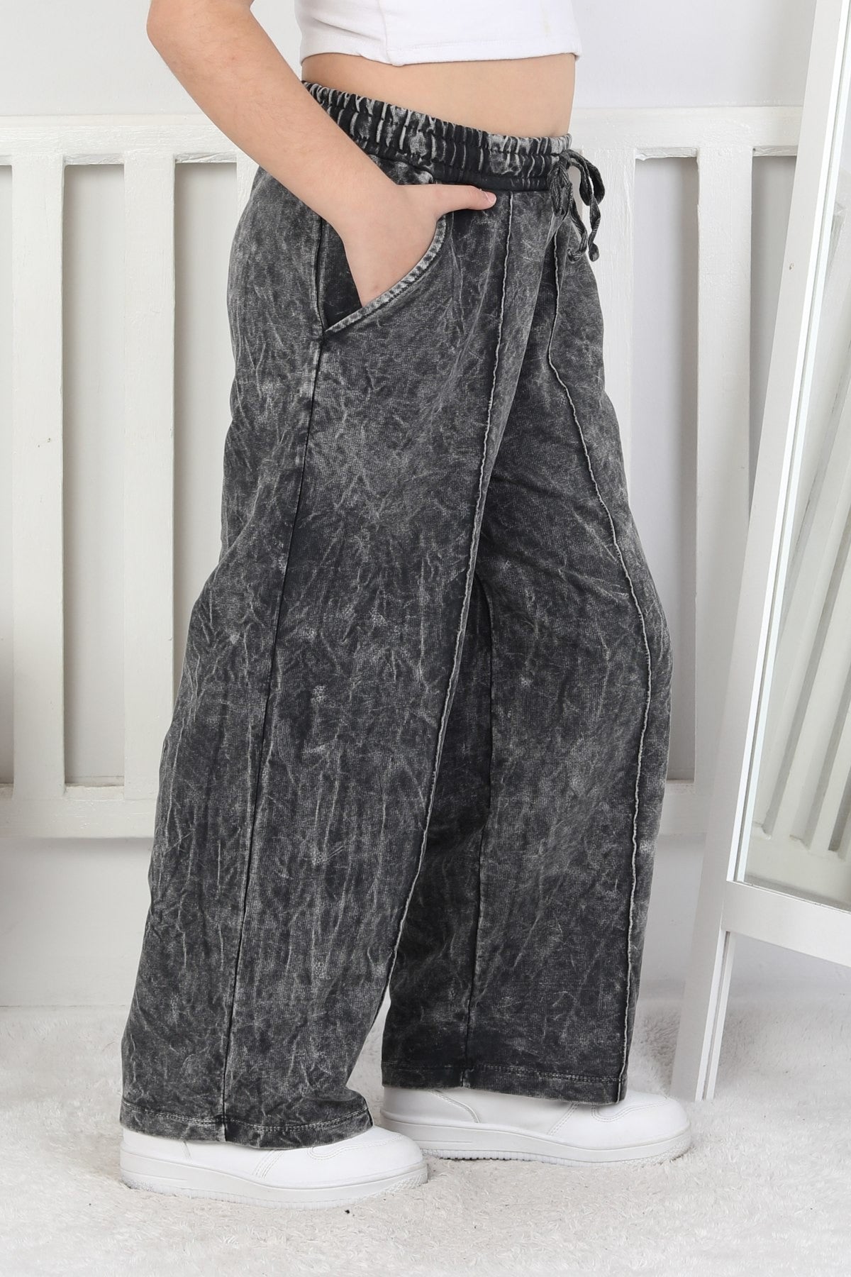 İki İplik Önü Çizgi Detaylı Yıkamalı Kız Çocuk Siyah Eşofman Altı