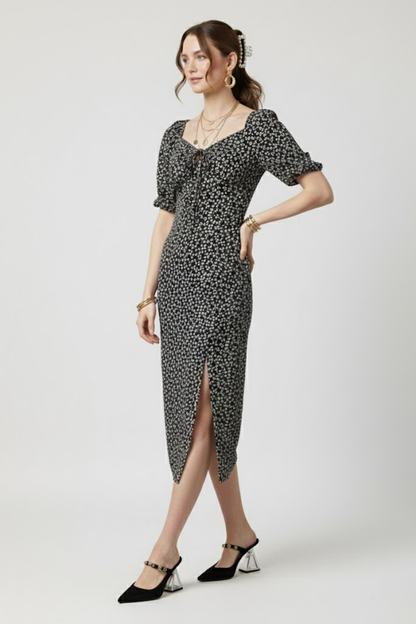 Kadın Siyah Çiçek Desenli Yırtmaçlı Midi Elbise Kare Yaka Büzgü Detaylı