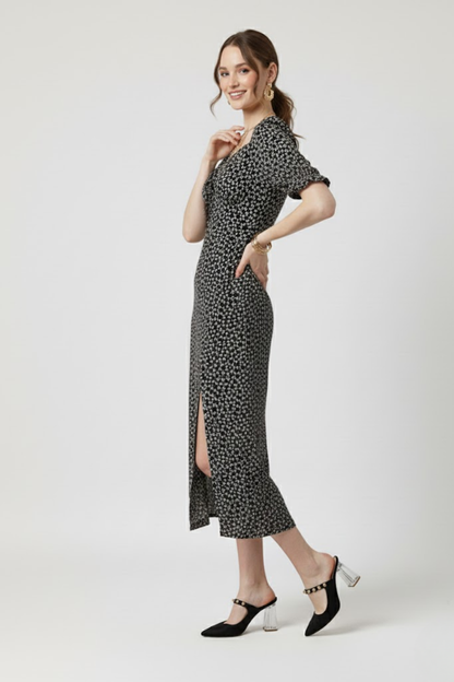 Kadın Siyah Çiçek Desenli Yırtmaçlı Midi Elbise Kare Yaka Büzgü Detaylı