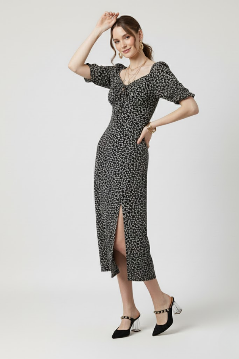 Kadın Siyah Çiçek Desenli Yırtmaçlı Midi Elbise - Kare Yaka Büzgü Detaylı Esnek Formlu Günlük Şık Elbise