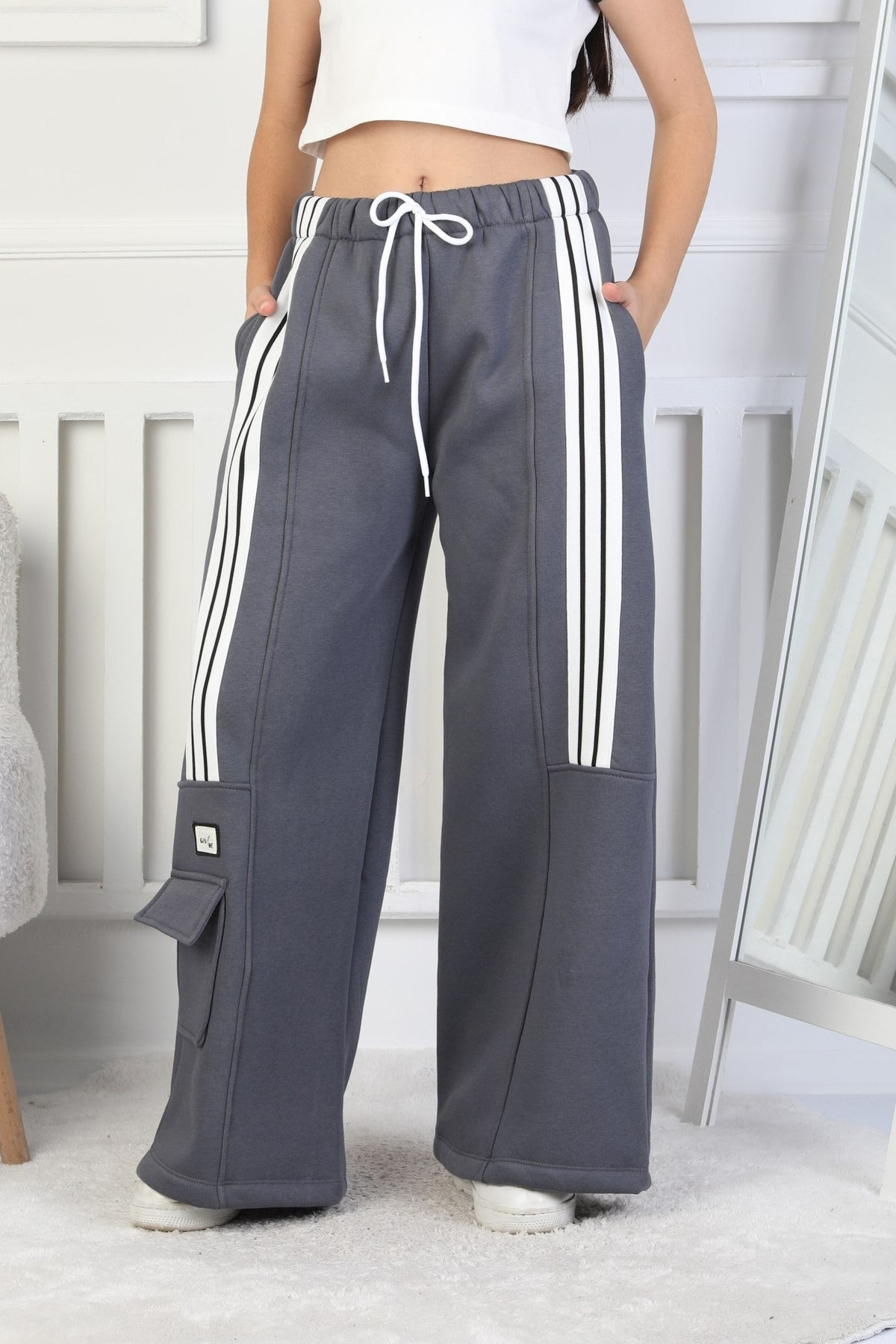 Üç İplik Şardonlu Çep Detaylı Bol Paça Kız Çocuk Eşofman Altı